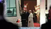 El Papa León XIV es recibido por el presidente libanés José Aoun y su esposa Nehmat Nehmeh a su llegada al Palacio Presidencial, durante su primer viaje apostólico, en Baabda, Líbano, el 30 de noviembre de 2025.