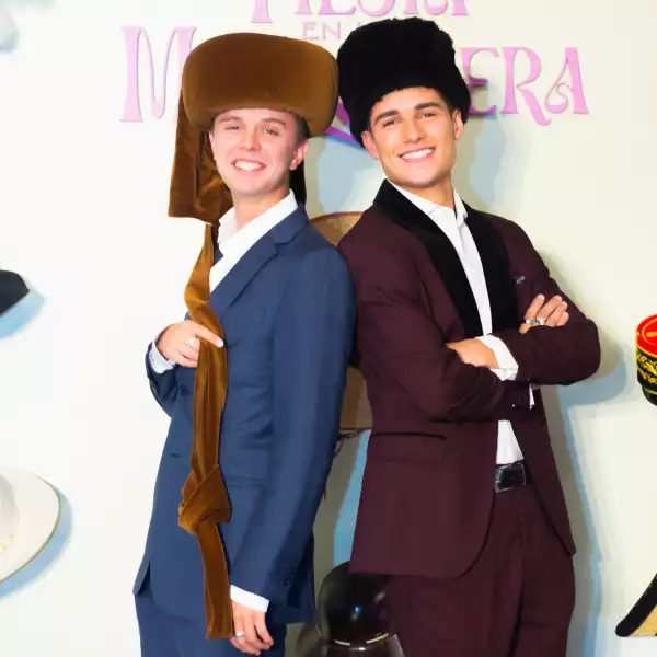 ALFOMBRA ROJA Y COCTEL FIESTA EN LA MADRIGERA
