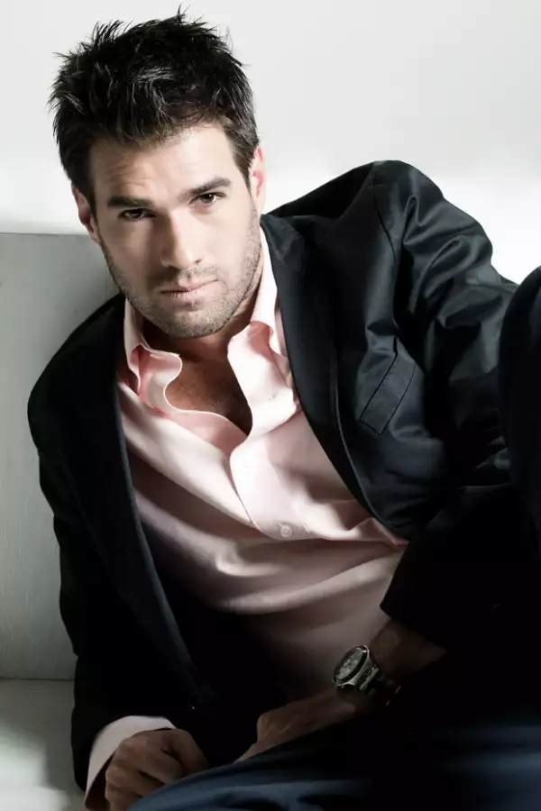 Christian Besserer Rule. Vestuario: Brooks Brothers. Maquillaje: Ariel Farfán para Ésika. Peinado: Ariel Farfán para American Crew