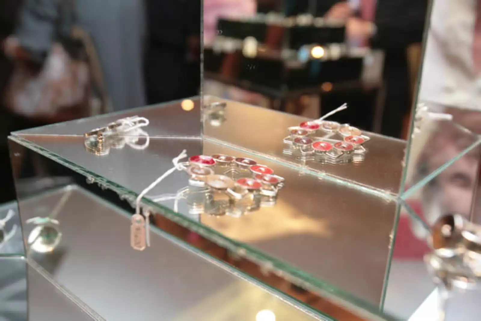 Joyeria diseñada con botones