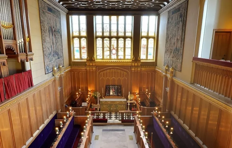 Este miércoles el hijo de Guillermo de Inglaterra y Kate Middleton recibió la bendición del arzobispo de Canterbury, Justin Welby, en  el Palacio de St. James en una exclusiva ceremonia.