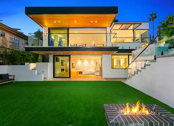 sotheby's-California-fachada