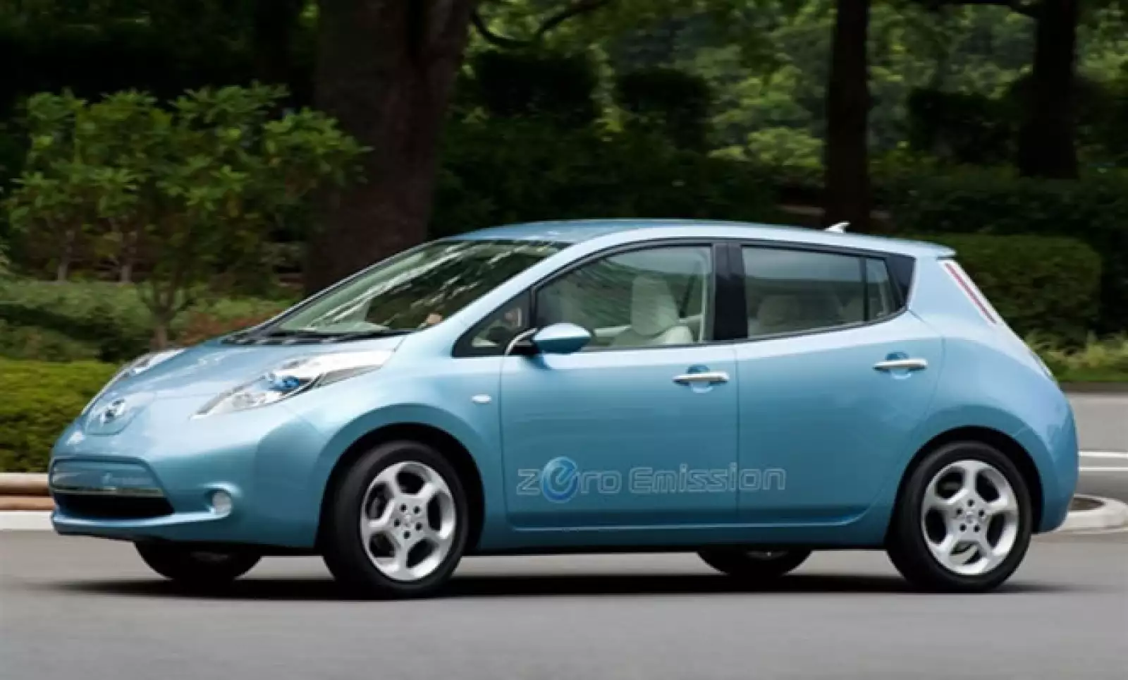 La firma japonesa marca el inicio de una nueva era con el primer vehículo de cero emisiones y 160 kilómetros de autonomía.