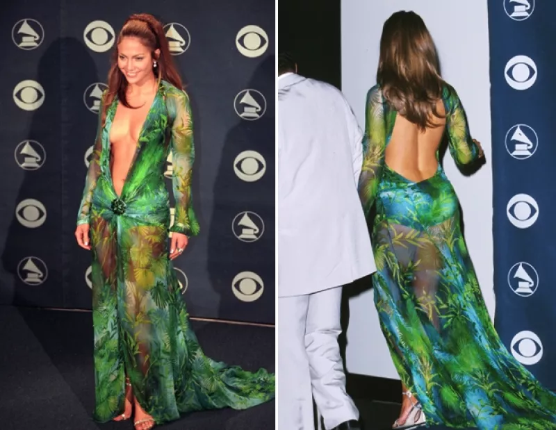 En una reciente entrevista, la estrella boricua confesó aún tener guardado el famoso vestido escotado que se volvió la sensación hace 12 años en una entrega del Grammy.