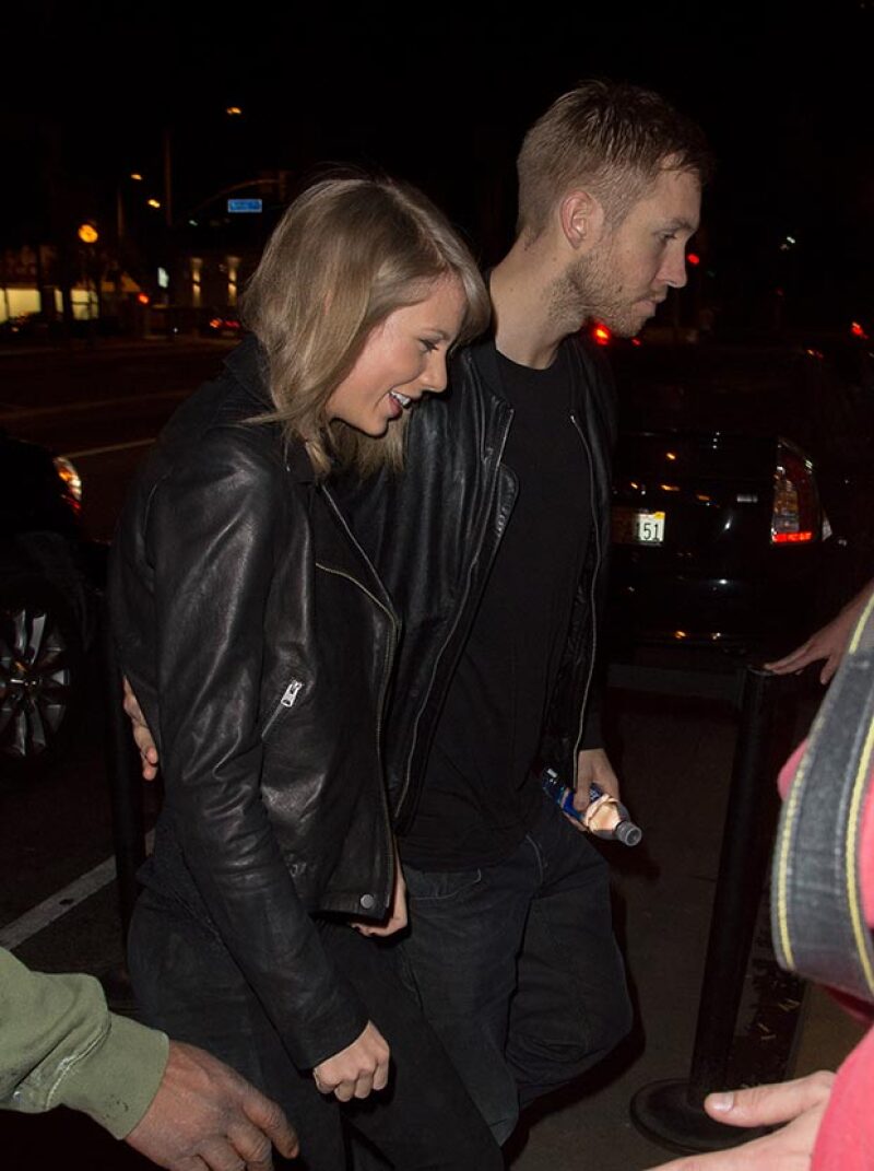 Taylor y Calvin no termieron ser vistos tomados de la mano a la salida de un concierto.