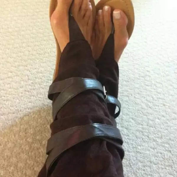 Para el calor, Lucero usó este lindo calzado.