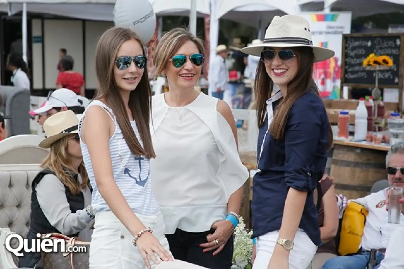 Regina,Sandra y Renata Barba
