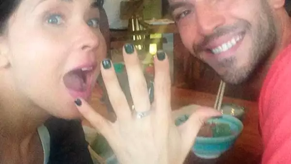 La actriz reveló que realizará un doble enlace debido a que la familia y amigos de su futuro esposo son demasiados como para que todos viajen para la celebración.