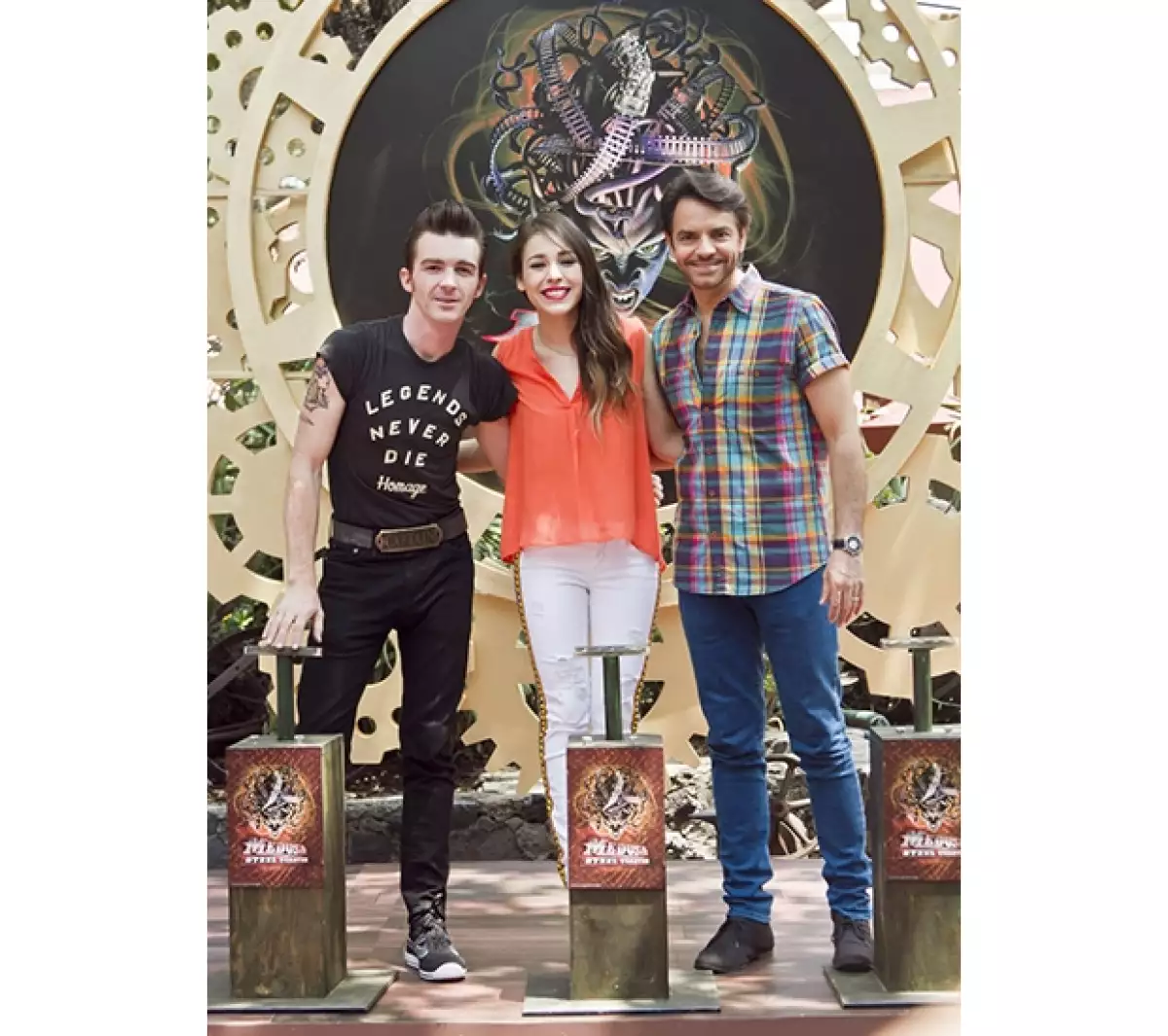 La guapa Danna Paola también estuvo presente en la apertura del juego, muy divertida.