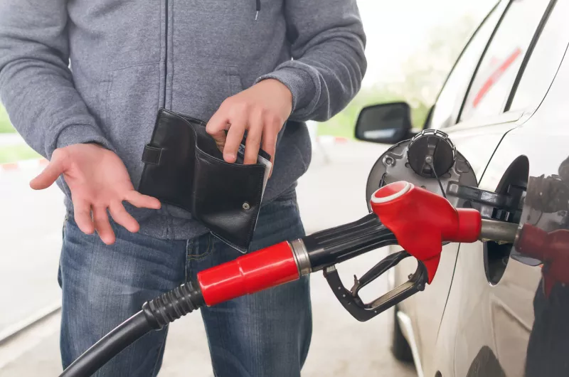 Operan con pérdidas gasolineras que venden menos de 200,000 litros al mes