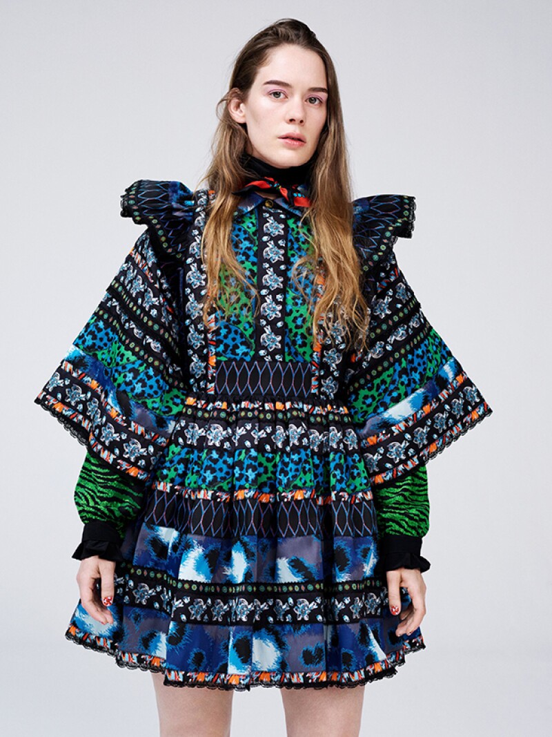 La cantante noruega Anna of the North, se une a la familia de embajadores de la nueva colaboración.