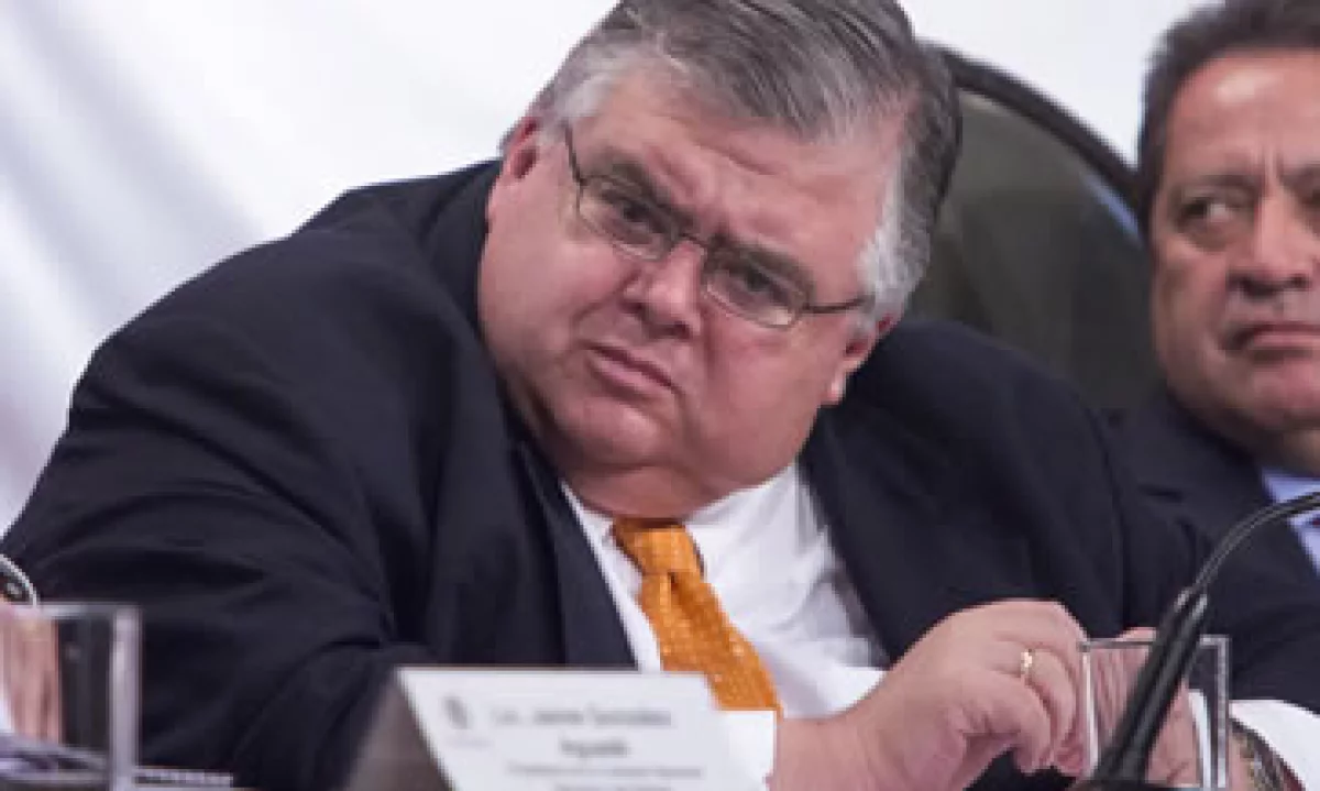 Banxico, dirigido por Agustín Carstens, dijo el viernes que el crecimiento económico se vio afectado por una expansión más lenta en Estados Unidos y el mal clima. (Foto: Cuartoscuro)
