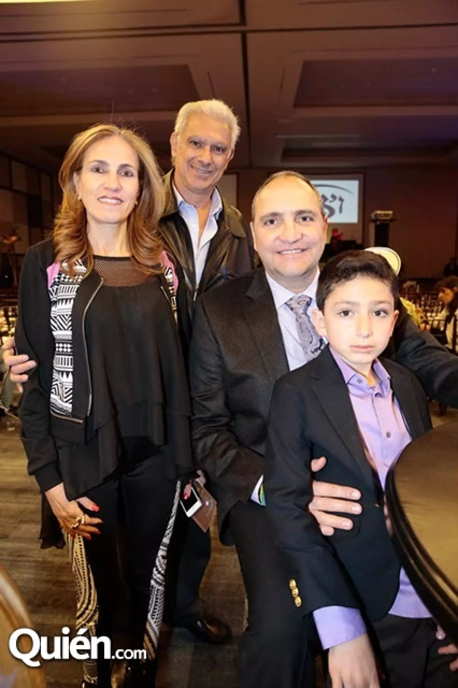 Inés e Isaac Saba con Tony y David Cherem