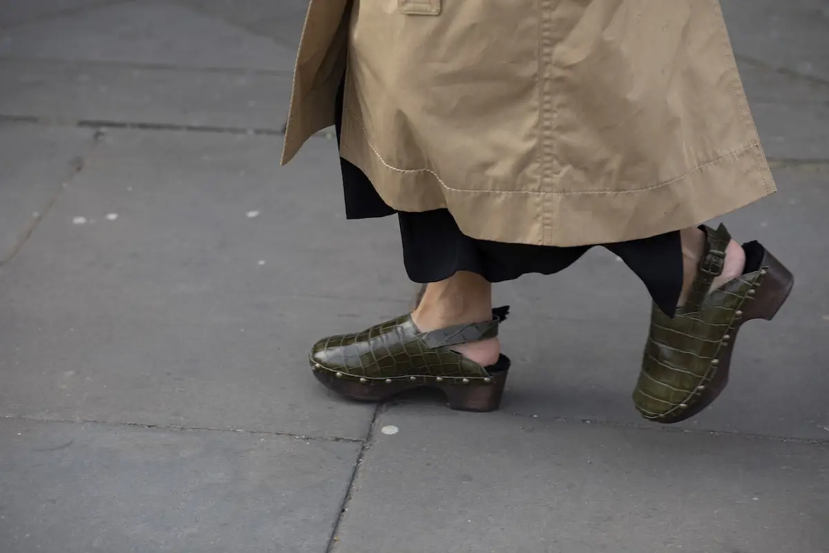 zapatos-zuecos-mujer.jpg