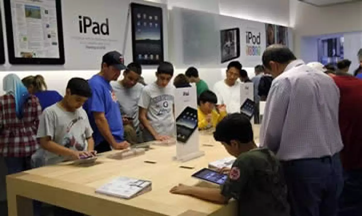 Las Apple Store construyen una imagen de la empresa orientada al servicio al cliente. (Foto: Archivo)