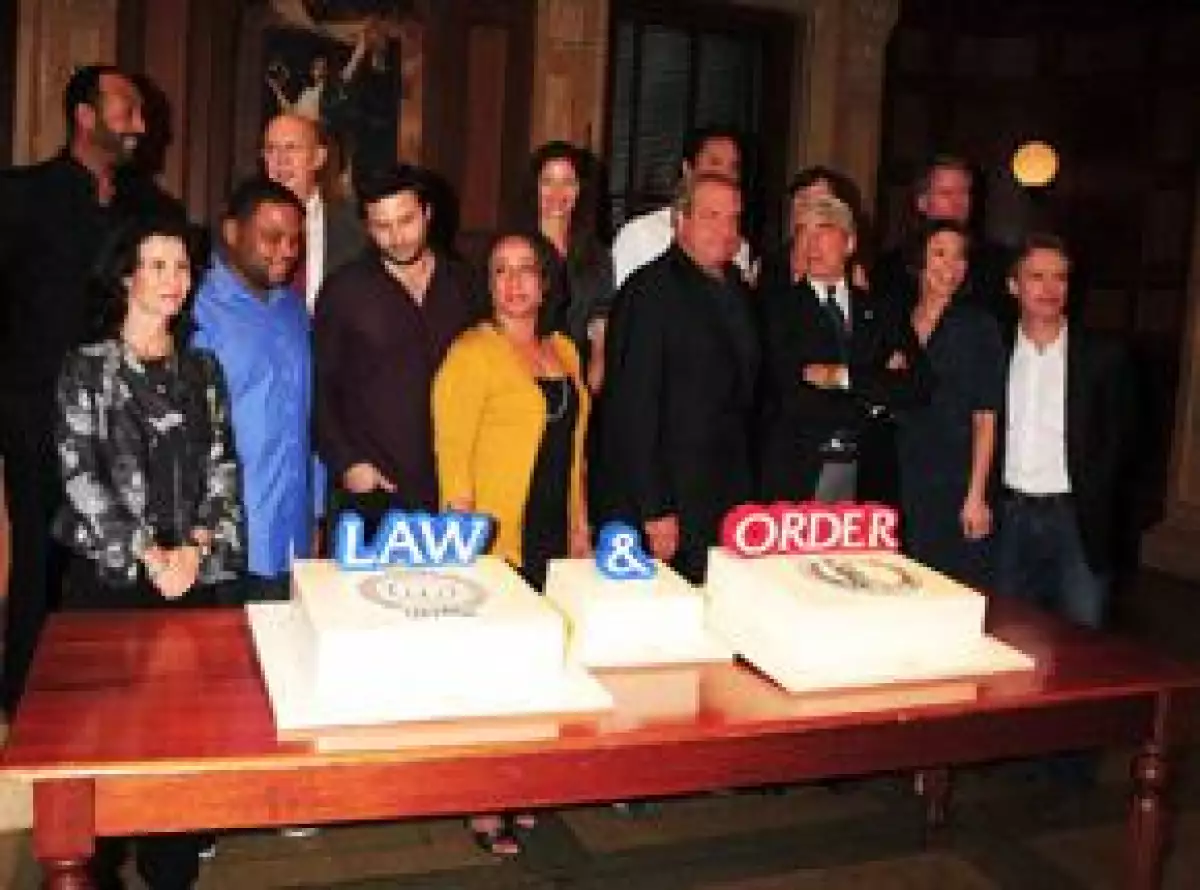 La serie comenzó su histórica trayectoria en septiembre de 1990 y su creador, Dick Wolf, espera que esté de regreso el próximo año para reclamar el récord único con 21 temporadas en el aire.