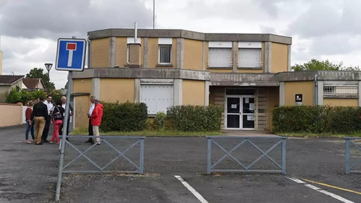 kinder francia maestro asesinato