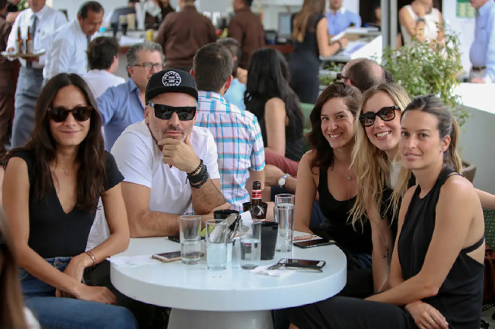 Pamela Ocampo, Nacho Cadena, Mariana Canales, Gabriela Bustillos y Alejandra Canales