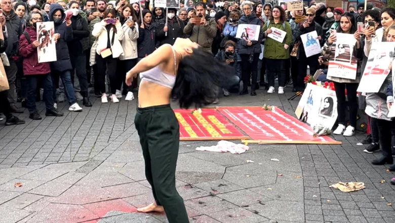 Women in Berlin protest over death of an Iranian woman in police custody