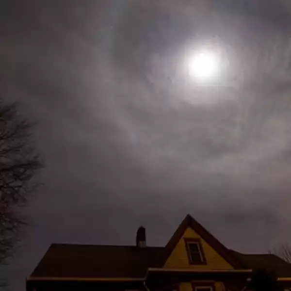 Un eclipse total de luna se aprecia desde Nueva York