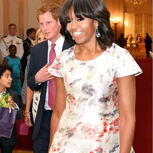 El Príncipe Enrique visitó la casa blanca el pasado mayo, en donde la primera dama lo recibió con un primaveral vestido de Prabal Gurung.