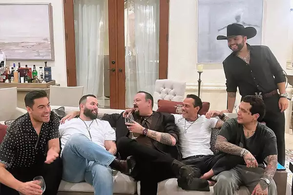 Carlos Rivera, Carin León, Pepe Aguilar, Marc Anthony, Leonardo Aguilar y Christian Nodal después de los Latin Grammys