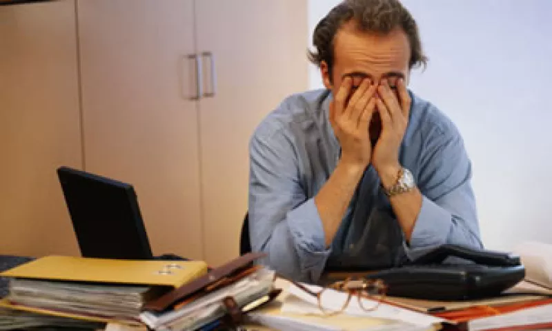 empleado cansado si n vacaciones en pandemia 