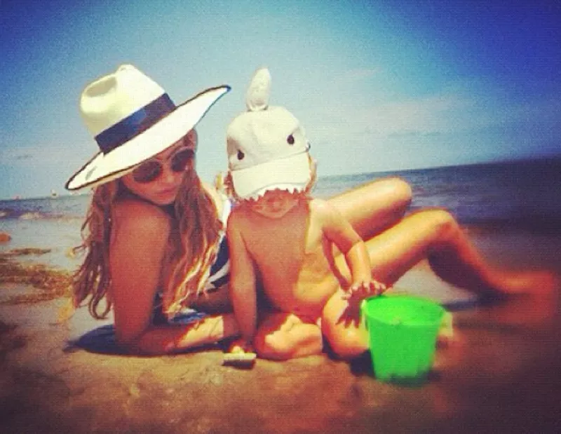 La Chica Dorada celebra con tiernos mensajes y fotografías en Twitter el cumpleaños número 3 de su primogénito.