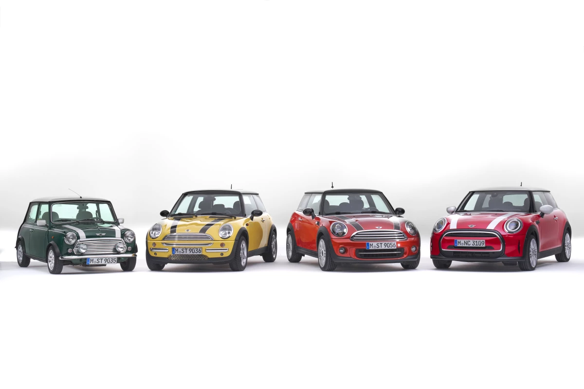Cuatro generaciones de Mini Cooper.jpg