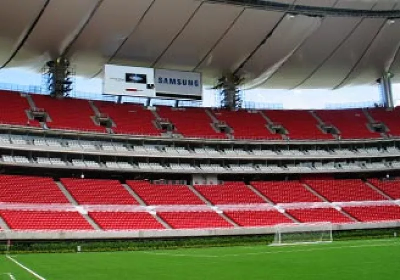 Comex, HSBC y Movistar fueron algunas de las empresas interesadas en patrocinar el estadio de Chivas. (Foto: Gabriel Suárez)