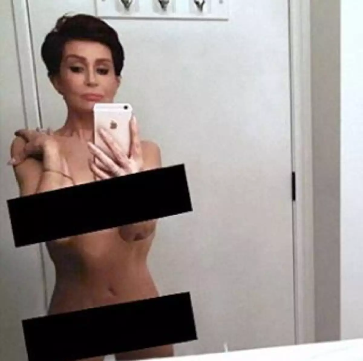 Aunque fue duramente criticada por muchos por compartir una foto desnuda, otras celebs reaccionaron al publicar fotos imitándola.