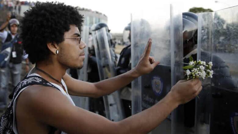 EU se dijo preocupado por la tensión e instó al diálogo y a la liberación de las personas detenidas.
