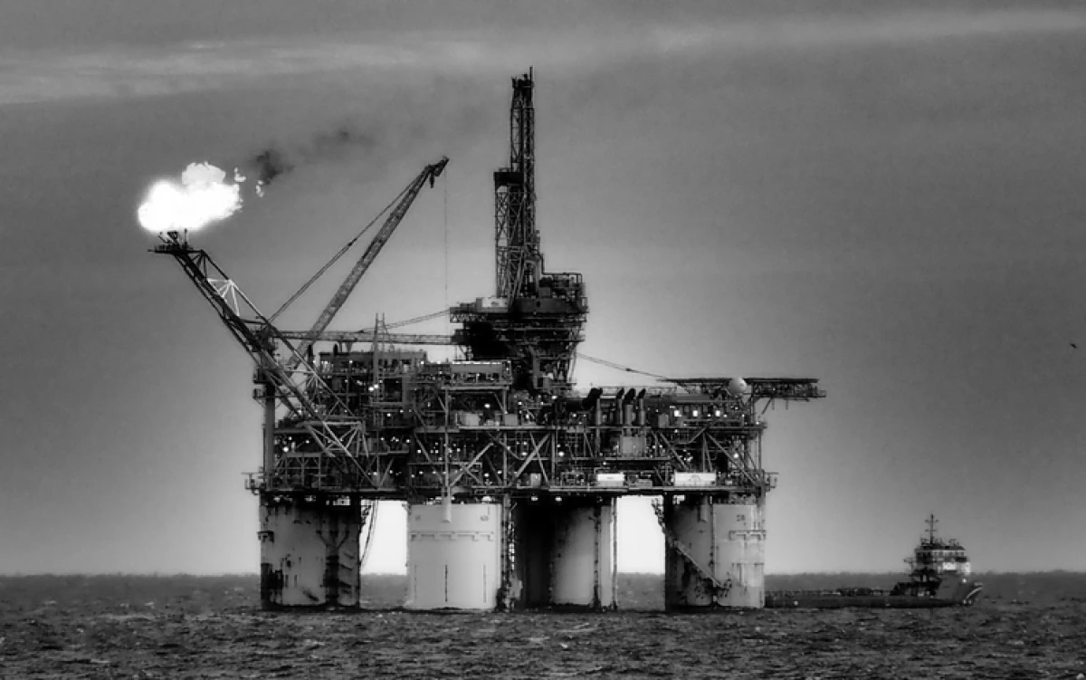 oil rig or platform flaring, offshore petroleum industry