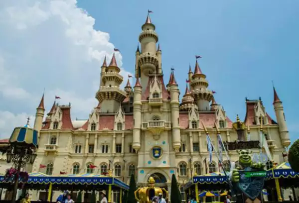 Tiene una zona temática de Shrek