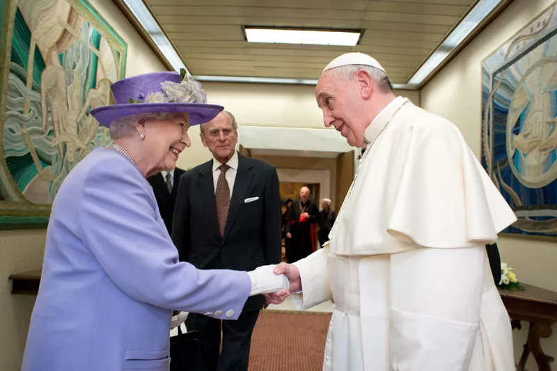 Pope John Paul II exchanges gifts with Queen Elizabeth of England and her husband Prince Philip, Rome, Italy - 03 Apr 2014