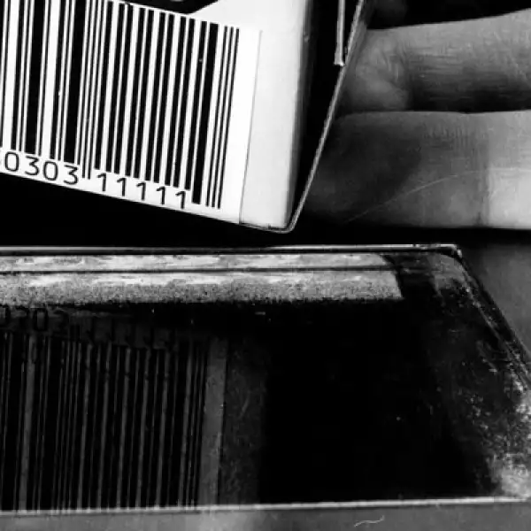 Los supermercados empezaron a identificar los códigos de barras, inventados por IBM.