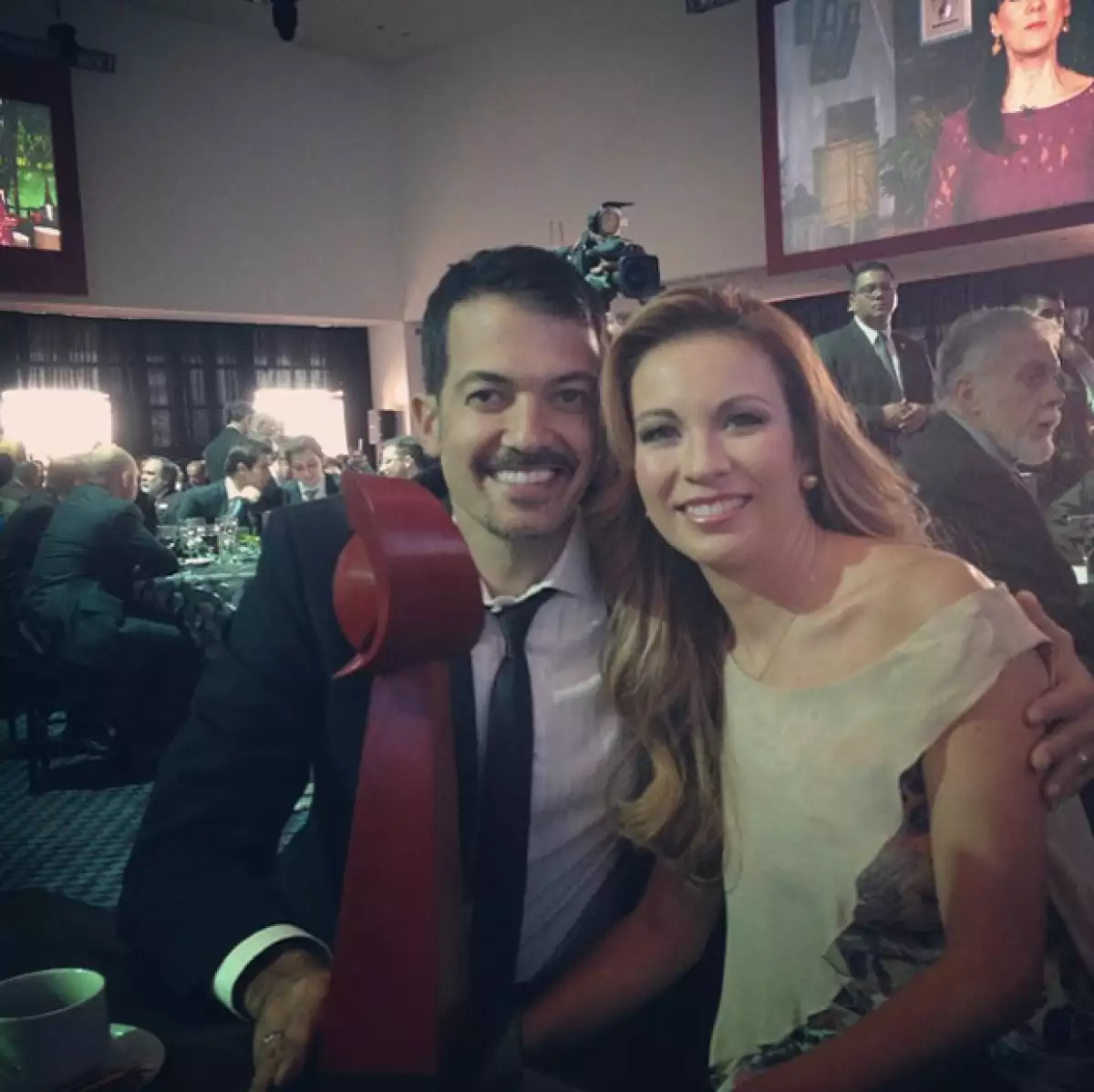 El amor entre Fernando del Solar e Ingrid Coronado inició como una gran amistad tras compartir proyectos juntos como Sexos en Guerra y Venga la Alegría, programas de TV Azteca.
