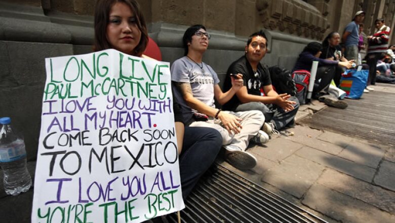 Los seguidores hicieron fila y acamparon desde el miércoles para poder ver de cerca a McCartey.