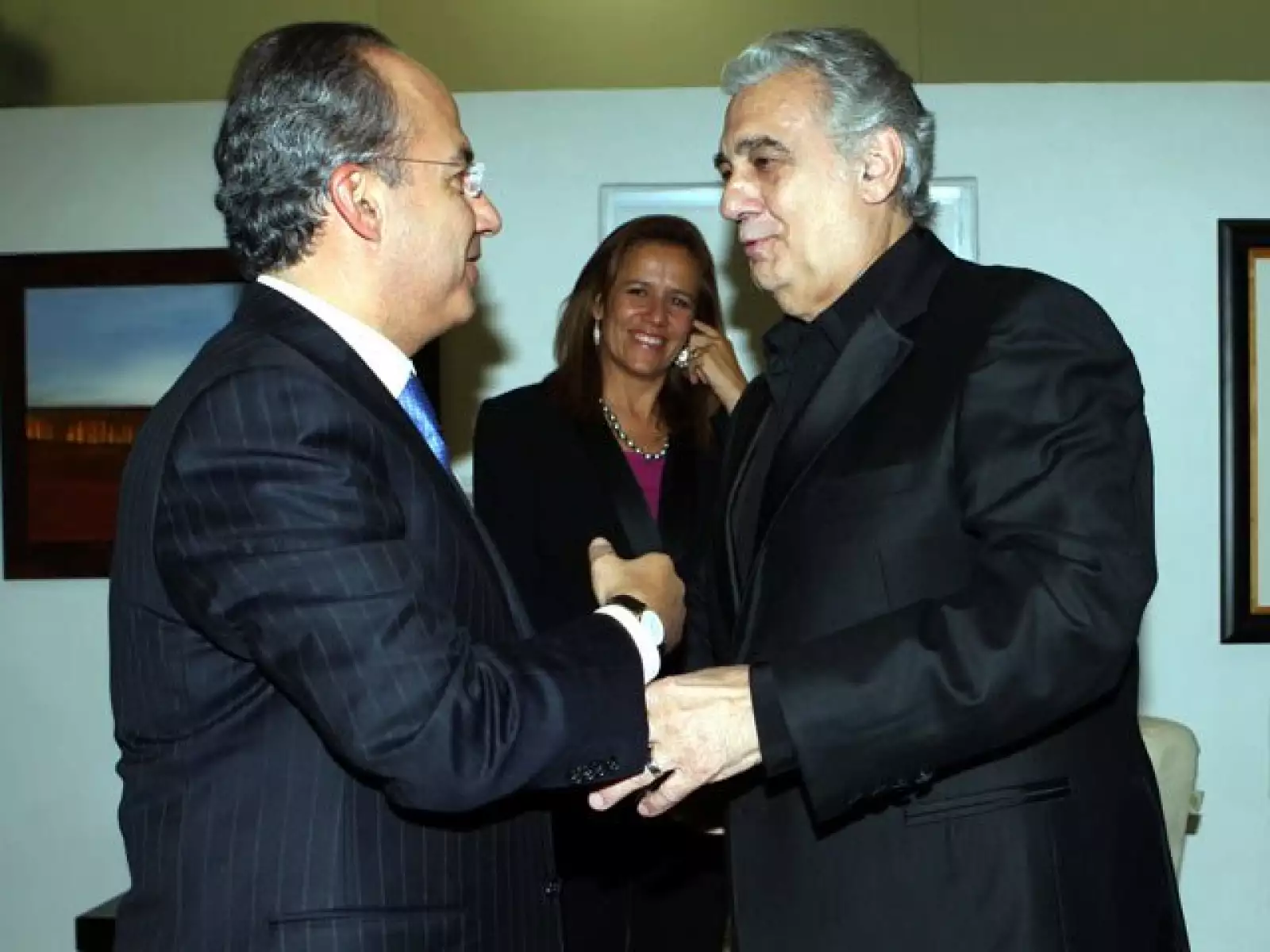 El tenor, quien es muy querido en México, saludó al mandatario antes de entrar a su recital.