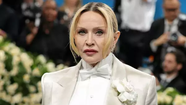 La-policia-informó-que-la-ropa-de-Madonna-no-fue-robada-y-posiblemente-se-cayo-al-ser-transportada