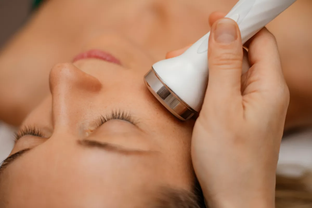 Woman-get-facial 