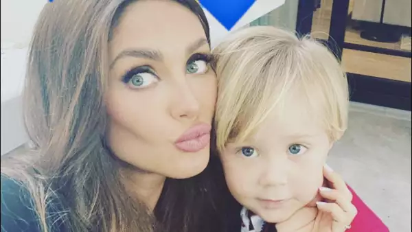Anahí y su hijo Manuelito