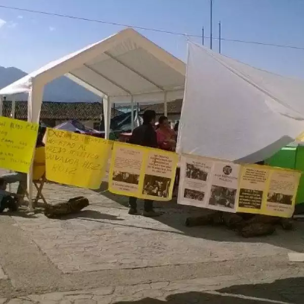 Elementos de la policía local supervisaban la manifestación y hasta el domingo no fueron retirados.