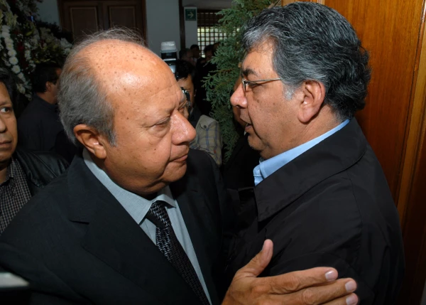 El senador (izq.) y exgobernador de Oaxaca (der.) son señalados de enriquecimiento.