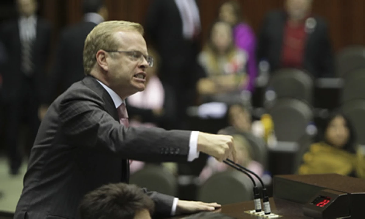 El legislador del Partido Verde, Arturo Escobar, aseguró que el PAN odia a los pobres de México. (Foto: Cuartoscuro)