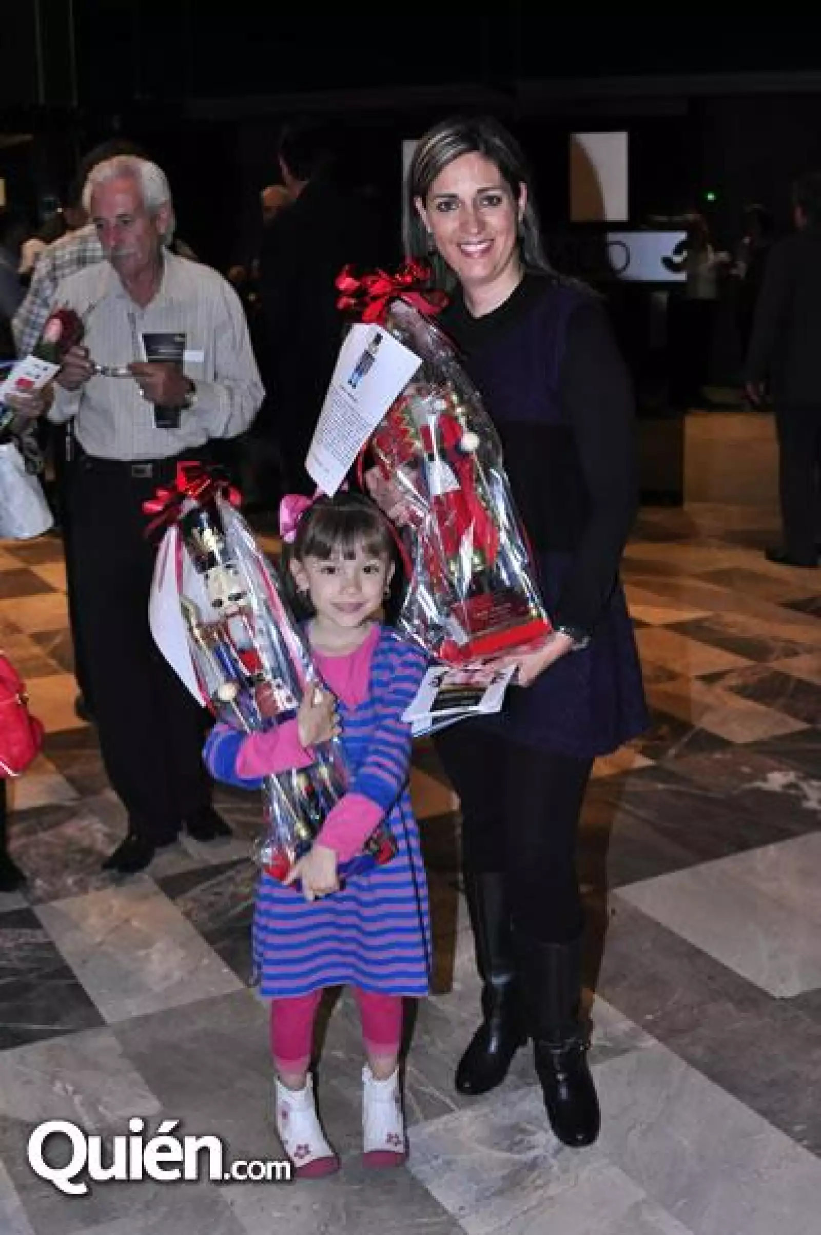 Daniela Michelle González y Laura Elsa Aguirre de González