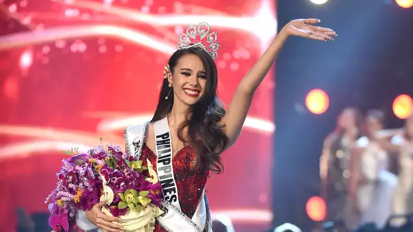 Sin gota de maquillaje se dejó ver la ganadora de Miss Universo 2018.