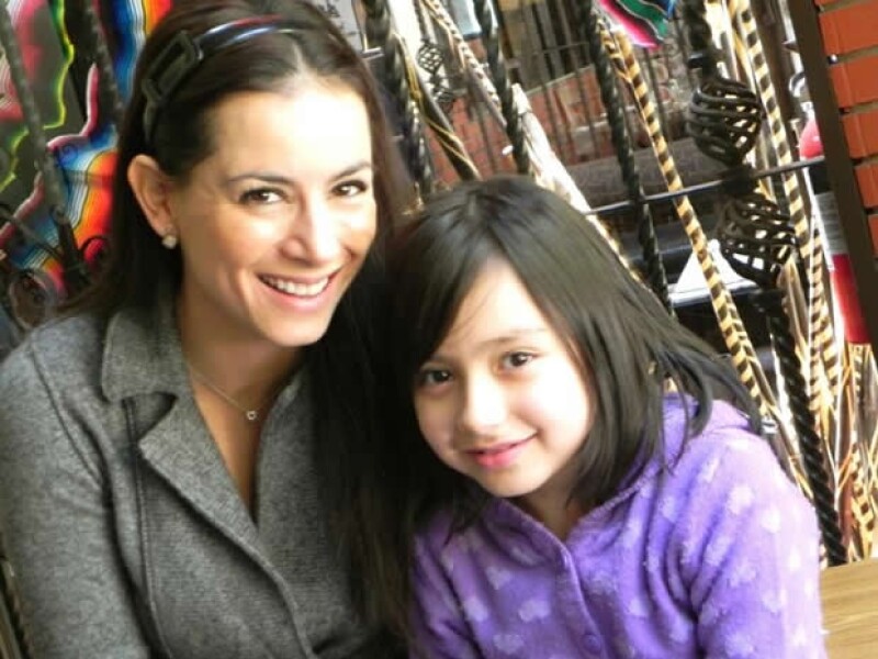 Aquí Claudia con Sofía de la Mora.