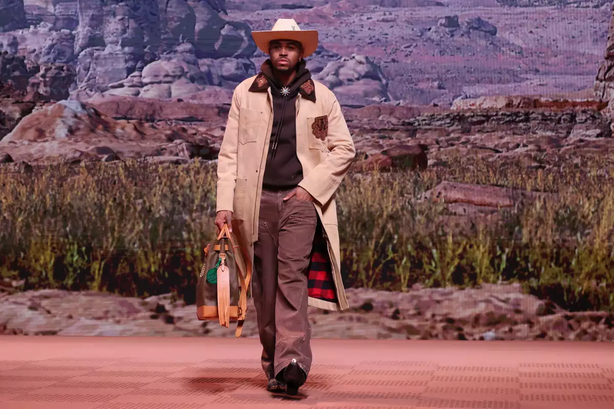 ¿Qué te parece el estilo cowboy que presentó Pharrell Williams en su desfile para Louis Vuitton?