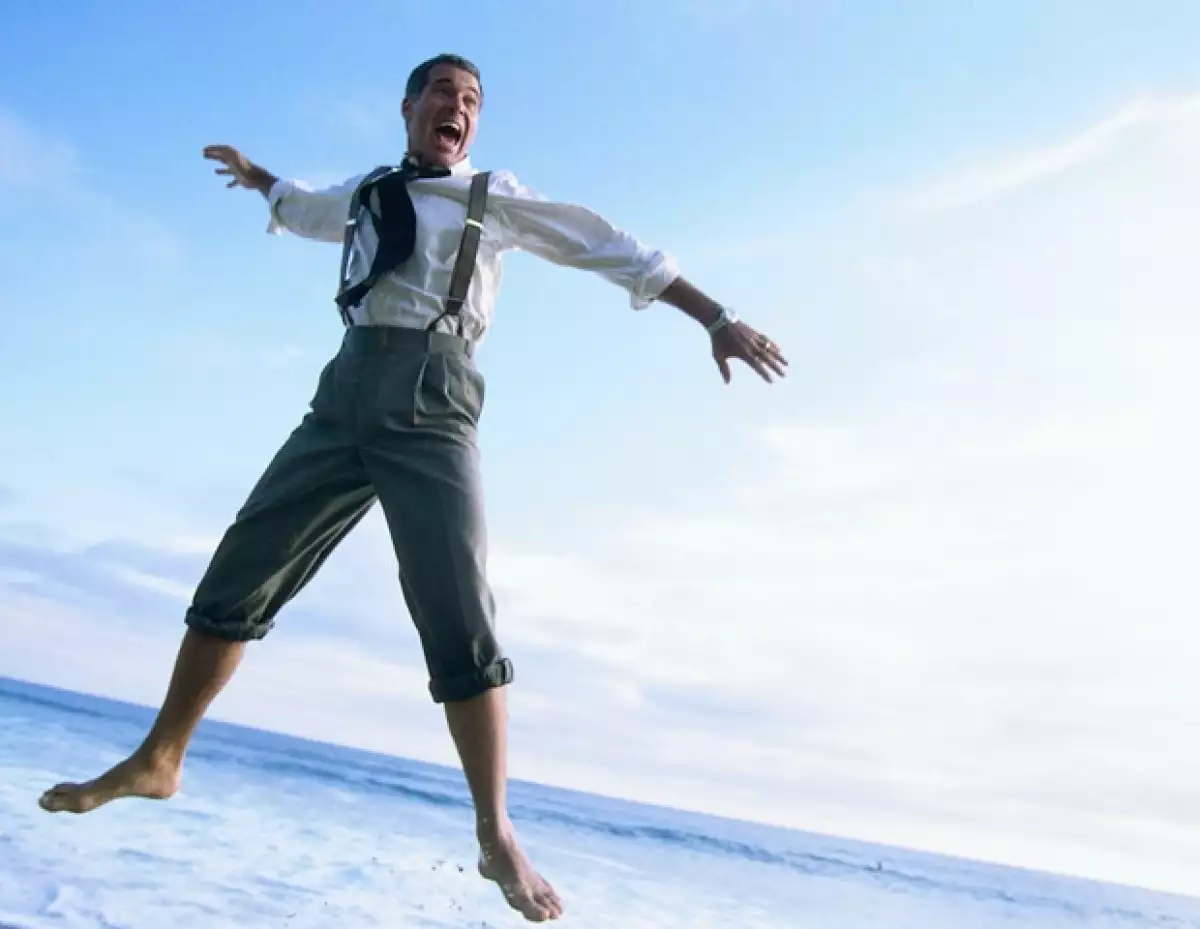 32.- Las after partys, el segundo hogar del solter@ moderno. ¡Sí a seguir la fiesta! No tenemos que llevar a nadie a su casa ni tenemos hora de llegada.